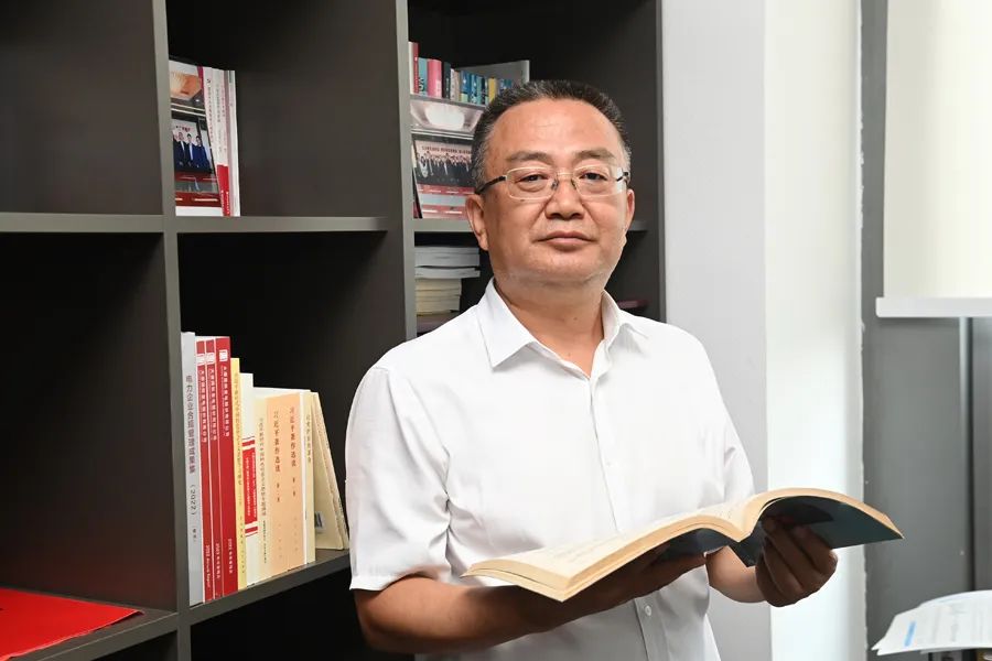 刘勇.jpg